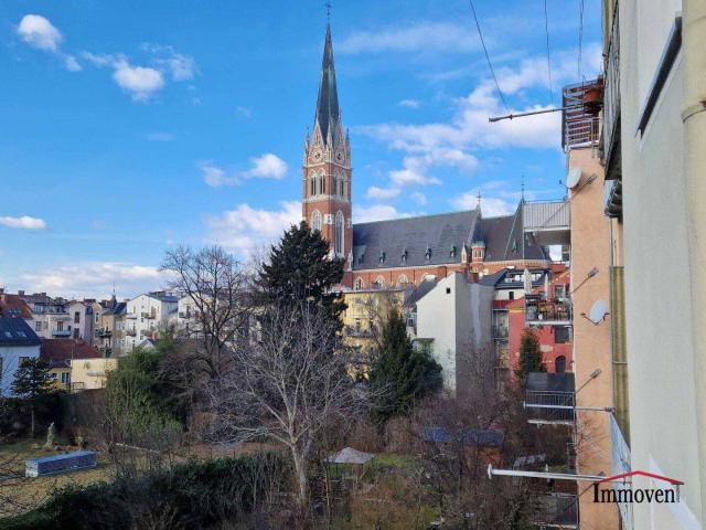 ZENTRALE LAGE 1 Zimmerwohnung mit Balkon beim Schillerplatz!