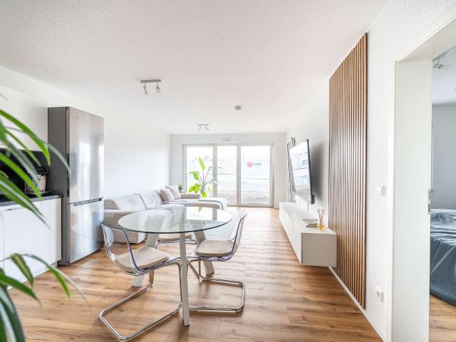 Zentrale Lage: 2 Zimmer Wohnung mit Loggia im 1.OG