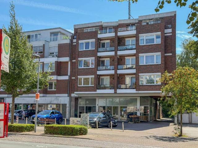 ZENTRALE LAGE / 2 Zimmer Wohnung mit Loggia Richtung Westen / Aufzug