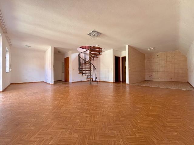 Zentrale Lage: 3 Zimmer Maisonettewohnung zur freien Gestaltung