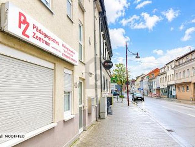 ZENTRALE, RENOVIERTE GEWERBEFLÄCHE IN BRETTEN
