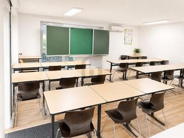 ZENTRALE, RENOVIERTE GEWERBEFLÄCHE IN BRETTEN