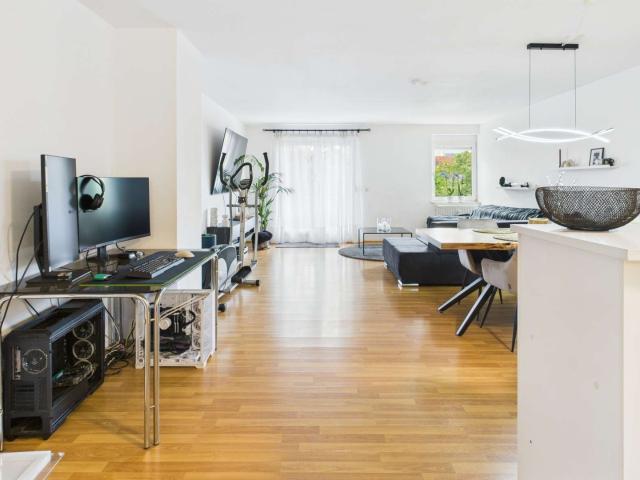 Zentrale & renovierte 2 Zimmer Stadtwohnung in Ludwigsburg, mit neuer EBK und TG Stellplatz!