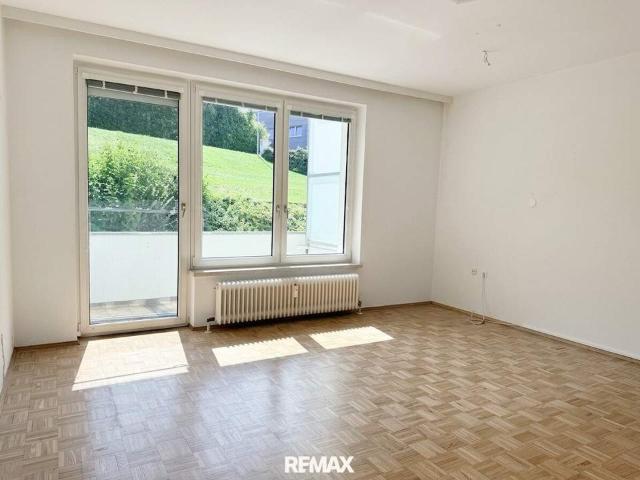 Zentrale Ruhelage * 2 Zimmer Wohnung mit Balkon und PKW Stellplatz