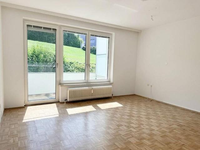 Zentrale Ruhelage * 2 Zimmer Wohnung mit Balkon und PKW Stellplatz