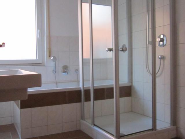 Zentrale ruhige 4,5 Zimmer Wohnung mit großem Balkon 1. OG in Herrenberg Ziegelfeld von privat