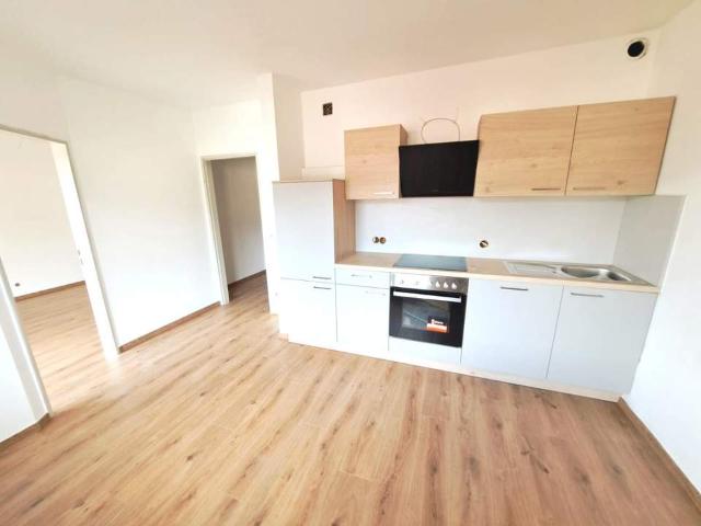 Zentrale Single Wohnung mit großer Loggia