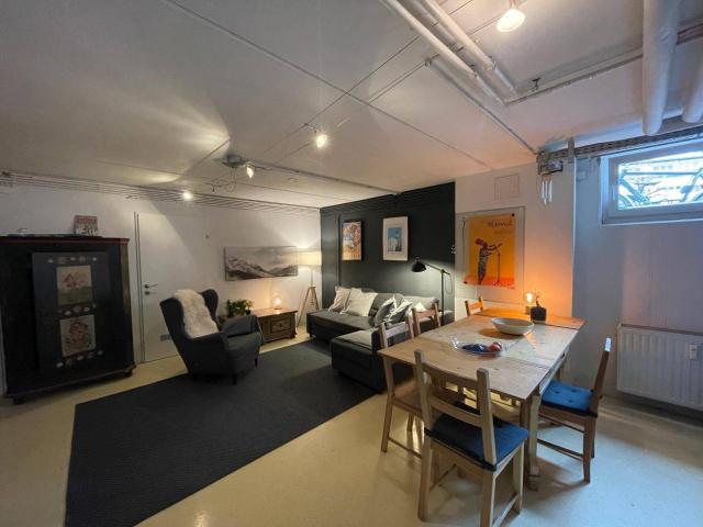 Zentrale Souterrain Wohnung möbliert und inklusive betriebskosten short stay possible