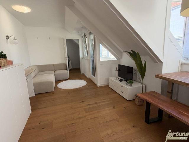 „Zentraler geht’s nicht – helle 2,5 Zimmer Wohnung in der Blumenstadt“