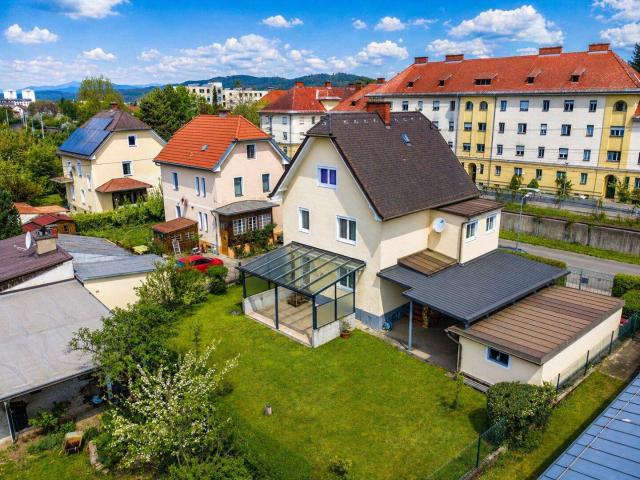 Zentrales Einfamilienhaus gepflegt, großzügig und mit sonnigem Garten