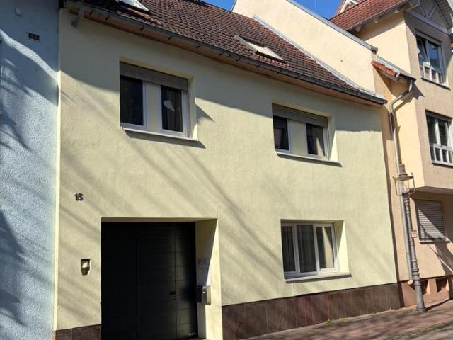 Zentrales Mehrfamilien Haus mit vielseitigem Nutzungspotential