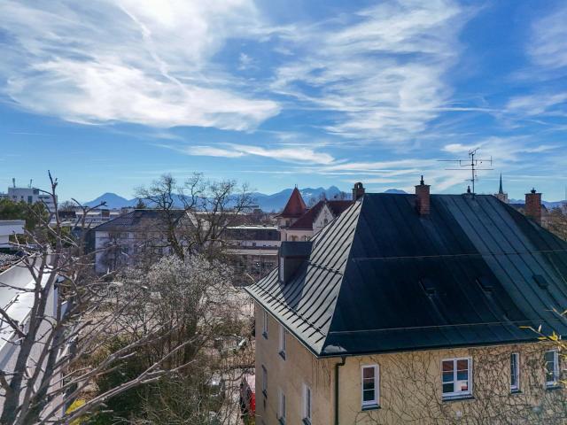 Zentrales Penthouse mit großzügiger Dachterrasse und unverbaubarem Bergblick
