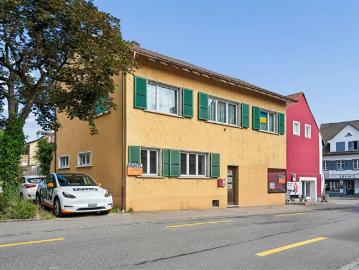 Zentrales Wohn & Geschäftshaus mit Terrasse in Frick