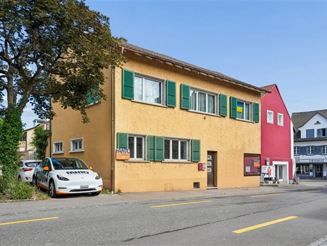 Zentrales Wohn & Geschäftshaus mit Terrasse in Frick