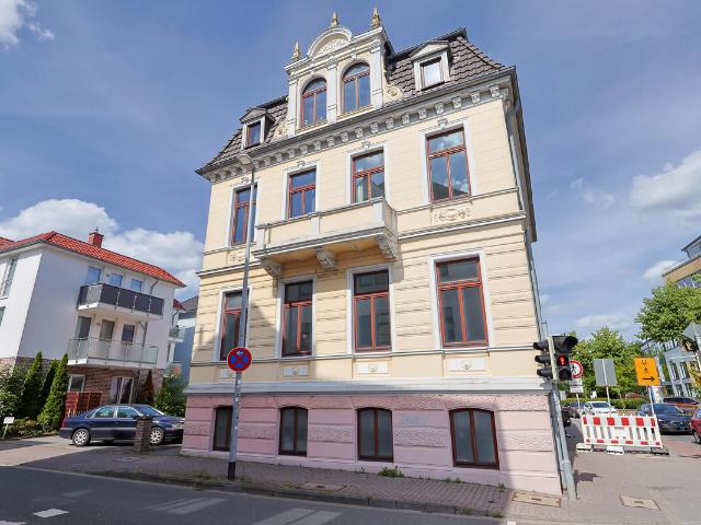 Zentrales Wohnen in Oldenburg – Großzügige 4 Zimmer Wohnung mit Wintergarten