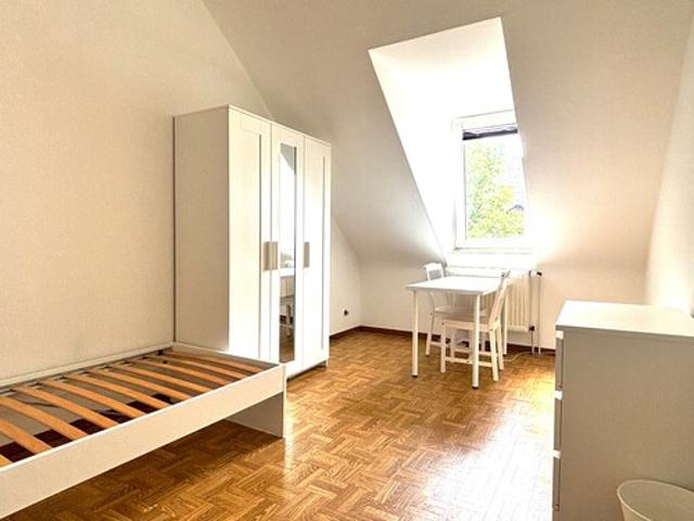 Zentrales Wohnen: Zimmer in möblierter 2 Zimmer Frauen WG