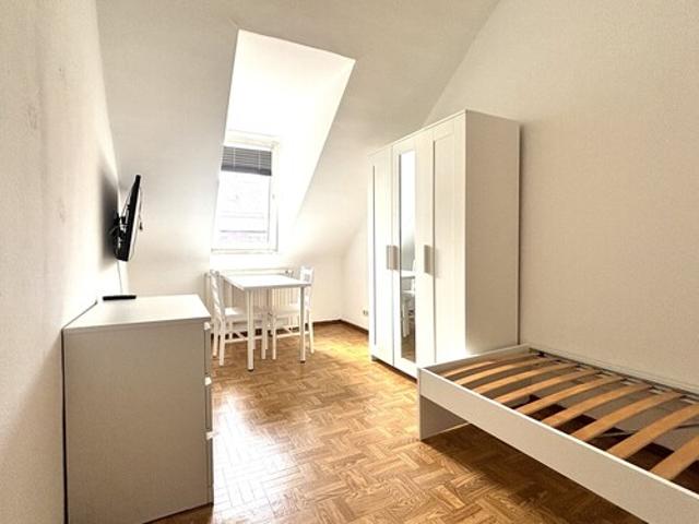 Zentrales Wohnen: 2 Zimmer in möblierter 2 Zimmer WG in Karlsruhe