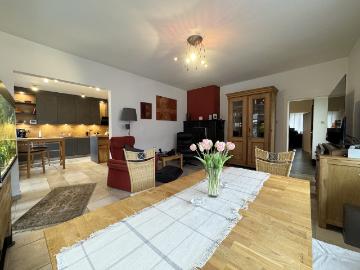 Zentrales Wohnhaus mit zwei Vollgeschossen und vielseitigen Nutzungsmöglichkeiten
