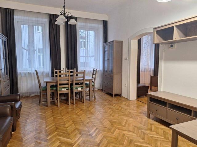„Zentrum … Altbau … Hofruhe“