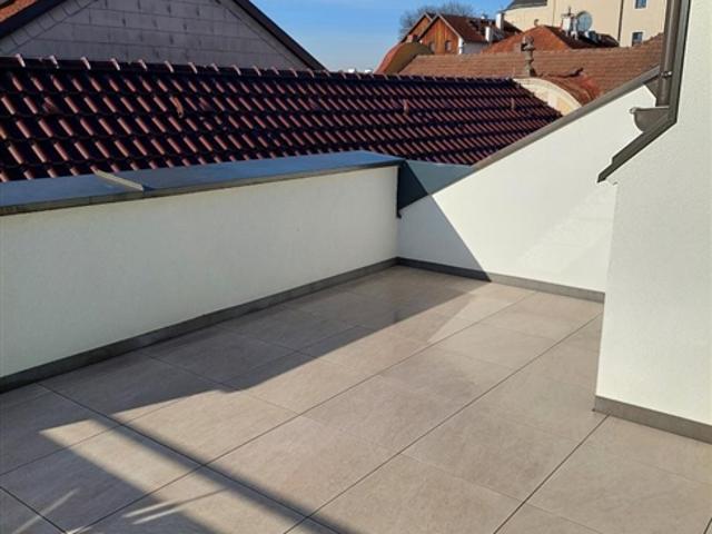 Zentrum Dachgeschoss grosse Terrasse mit Ausblick