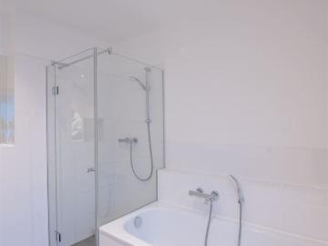 Zentrum Südost! Wunderschöne 5 Zi. Whg Parkett, 2 Bäder, Gäste WC, AK, Dachterrasse!