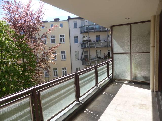 Zentrum Tegel, bestausgestattete 100 qm Wohnung mit großem Süd Balkon