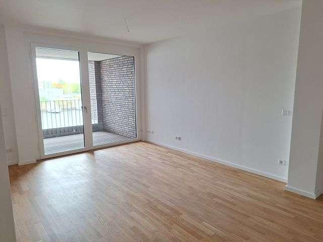 Zentrumsnah und frontaler Wasserblick aus jedem Zimmer: 3 Zimmer Wohnung mit Loggia