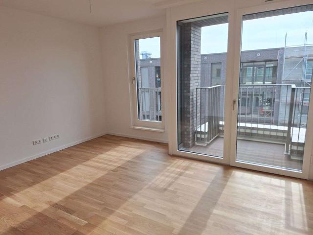 Zentrumsnah und seitlicher Wasserblick: 1 Zimmer Wohnung mit Loggia