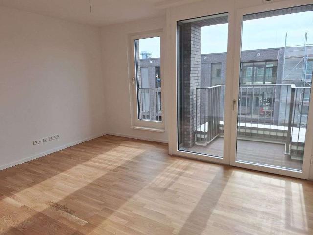 Zentrumsnah und seitlicher Wasserblick: 1 Zimmer Wohnung mit Loggia