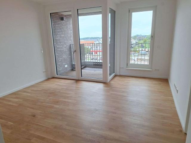 Zentrumsnah und seitlicher Wasserblick: 2 Zimmer Wohnung mit Loggia