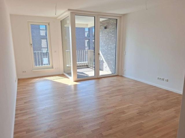 Zentrumsnah und seitlicher Wasserblick: 3 Zimmer Wohnung mit Loggia