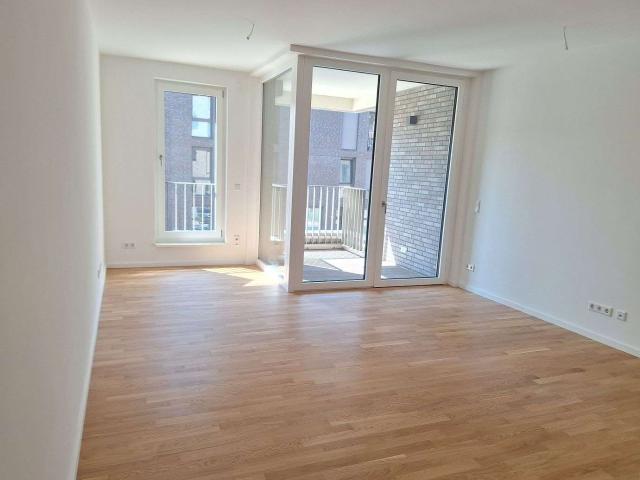 Zentrumsnah und seitlicher Wasserblick: 3 Zimmer Wohnung mit Loggia in Zentrumsnähe
