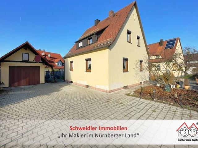 Zentrumsnah in Lauf! Charmantes Einfamilienhaus mit Garage und tollem Garten