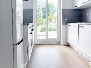 Zentrumsnah mit grünem Ausblick. 1 Zimmer mit Balkon und EBK in der Bahnhofsvorstadt