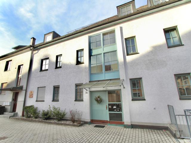 Zentrumsnahe 3 Zimmer Dachgeschosswohnung mit Tiefgaragenstellplatz!