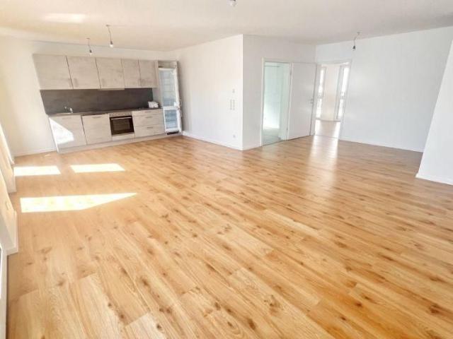 Zentrumsnahe 3 Zimmer NB Wohnung mit EBK, großem Balkon und TG