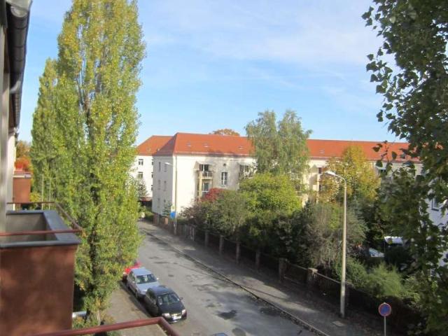 zentrumsnahe 3 Zimmer Wohnung, Balkon, Bad mit Fenster,KFZ Außenplatz, Keller /und Speicherabteil