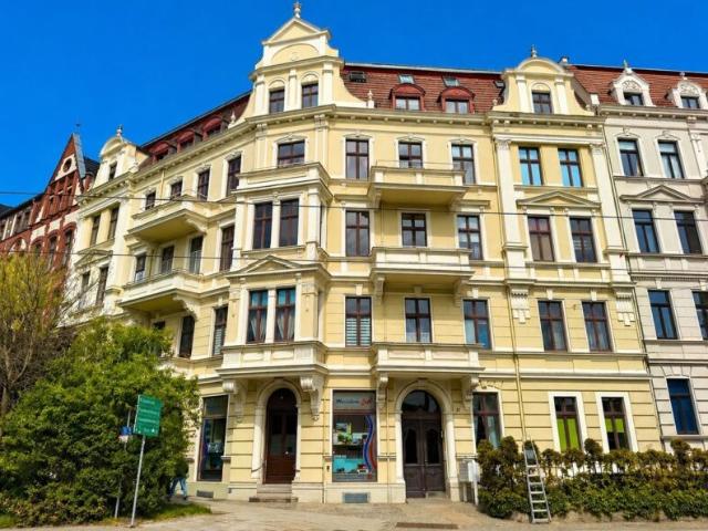 zentrumsnahe 3 Raumwohnung im Dachgeschoss mit Balkon und Fahrstuhl in der Südstadt !
