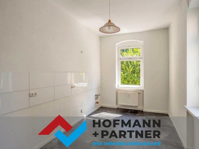 Zentrumsnahe 2 Raum Wohnung bietet Tageslichtbad mit Badewanne in Meißen