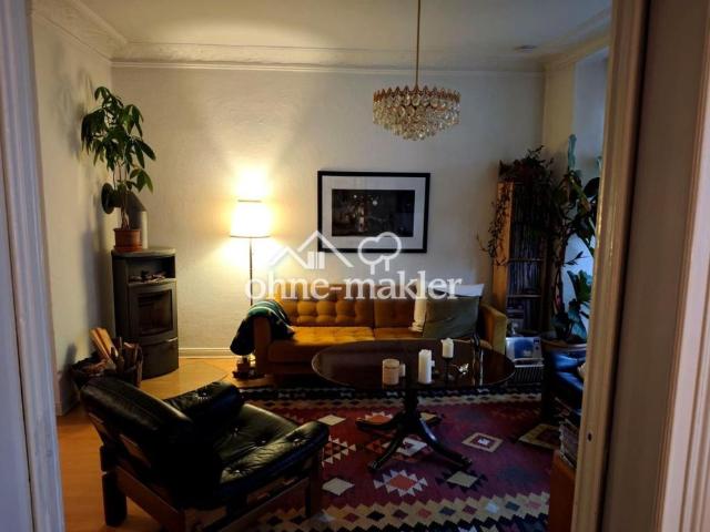 Zentrumsnahe großzügige 3 Zimmer Altbauwohnung mit Balkon