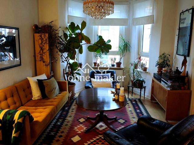 Zentrumsnahe großzügige 3 Zimmer Altbauwohnung mit Balkon