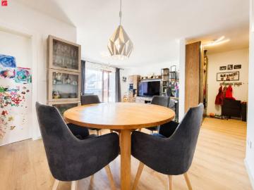 Zentrumsnahe Familienwohnung mit 2 sonnigen Loggien
