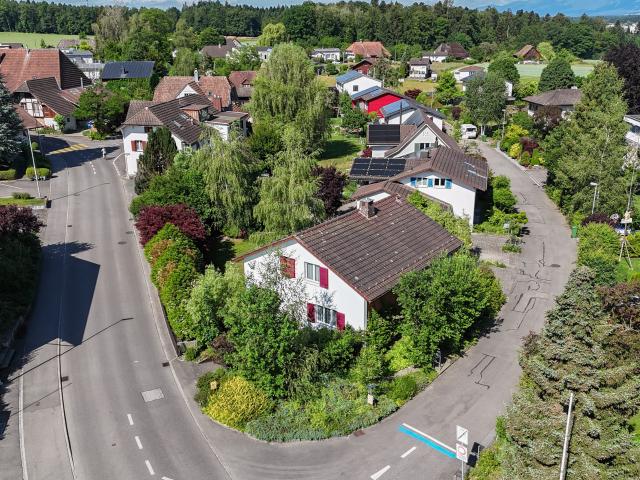 Zentrumsnahes Potenzial: Ausbaubares 5 Zimmer Einfamilienhaus mit grosszügigem Garten