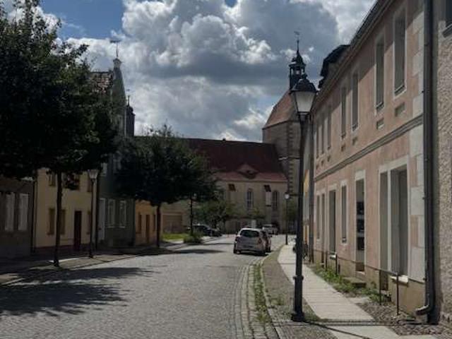 zentrumsnahes Wohn / Geschäftshaus mit Potenzial, teilw. Stuckdecke, Garage, Carport, 3 Eingänge