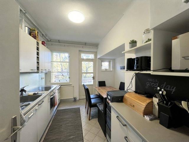 Zentrumslage: 4 Zimmer Wohnung mit Küche und Balkon