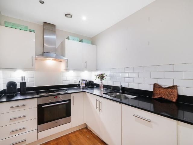 Zenith Close, London NW9, 2 bed flat to rent, £2,050 pcm | PrimeLocation