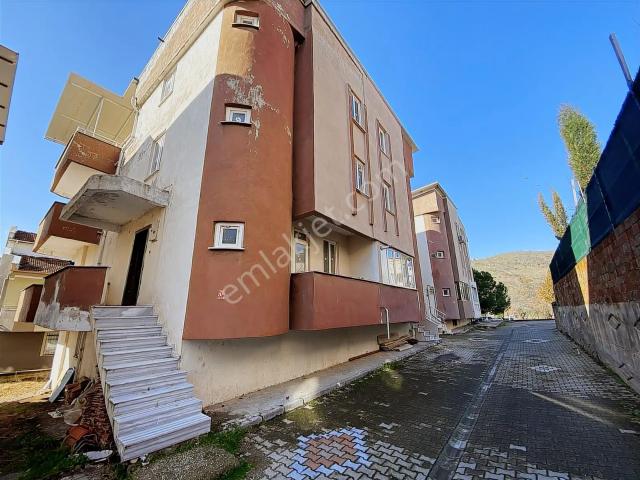 Zenith Real Estate'ten Satılık Kuvai Milliyede Tripleks Villa