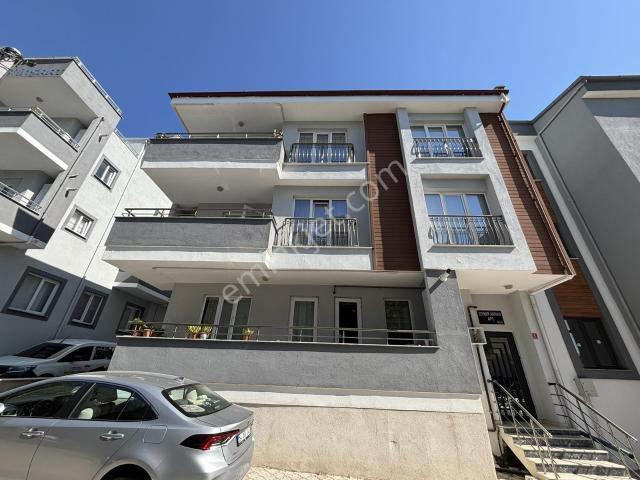 Zenith Real Estate Maltepe Okullar Bölgesinde Ara Kat 2+1 Daire