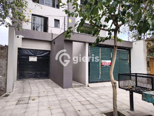 ZEBALLOS Ofrece en alquiler: Departamento 2 dormitorios, 2 baños, Cochera ubicado en 1º piso por escalera en calle España 3439 entre Ameghino y Mosconi de Ciudad
