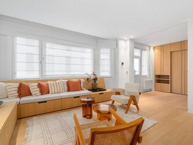 Zeer mooi en luxueus afgewerkt 3 slaapkamer appartement aan